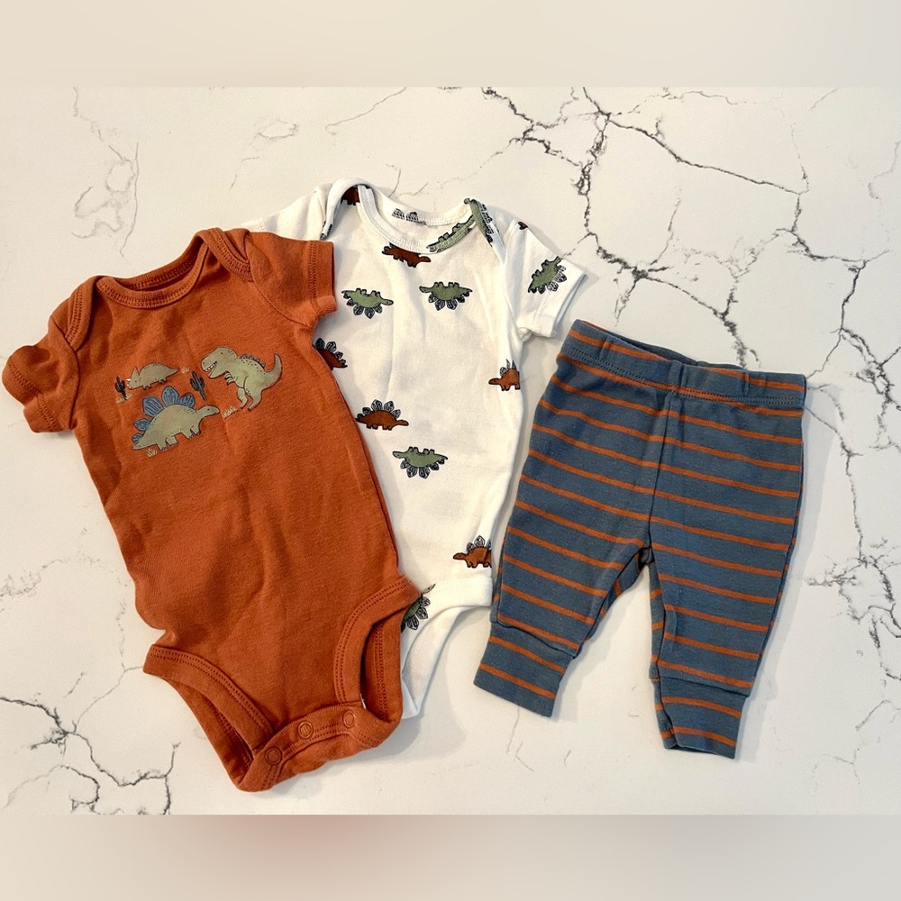 Carter’s dinosaur bodysuits and pant set NWOT